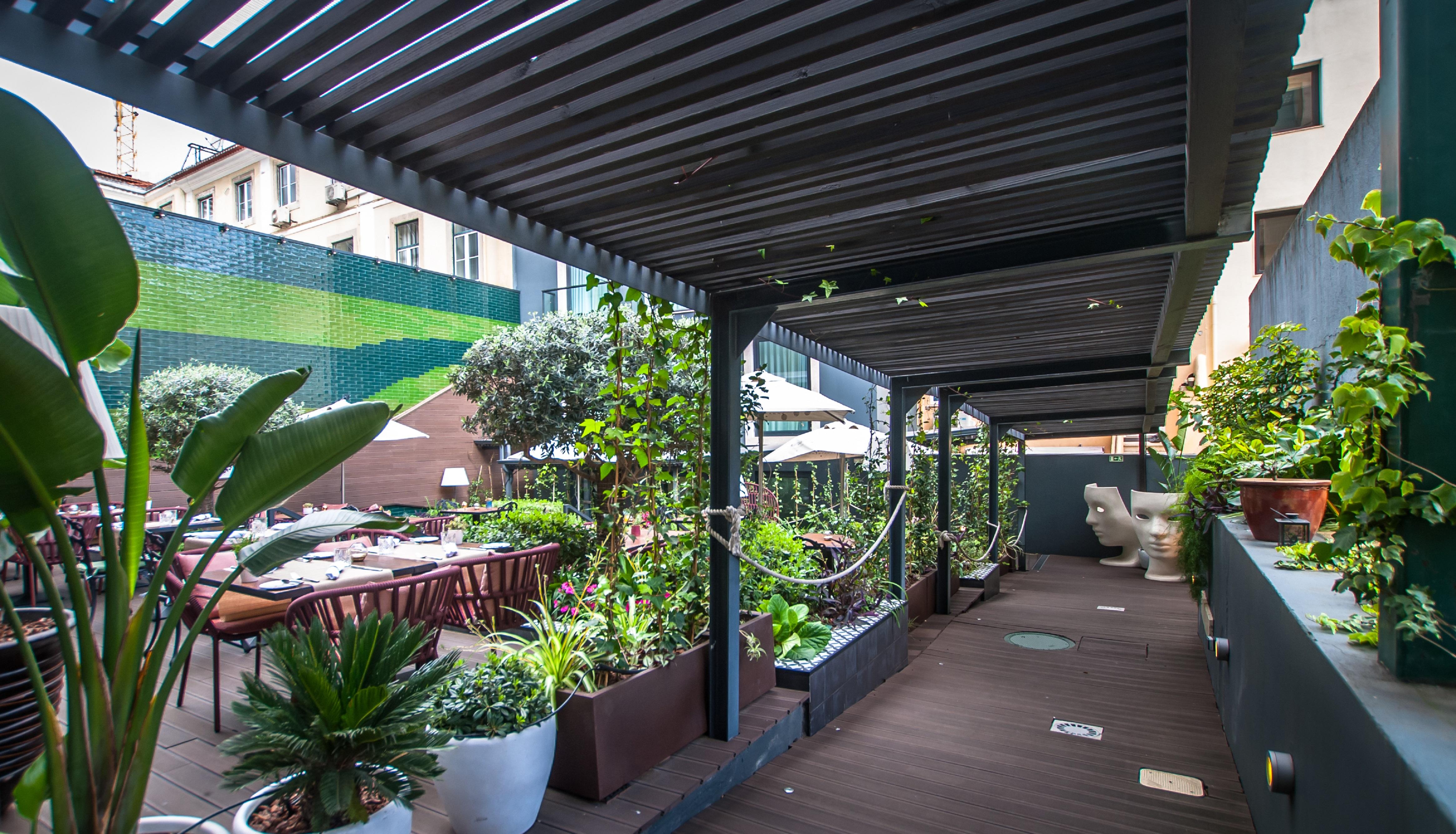 138 Liberdade Hotel Lisboa المظهر الخارجي الصورة The rooftop garden at the hotel