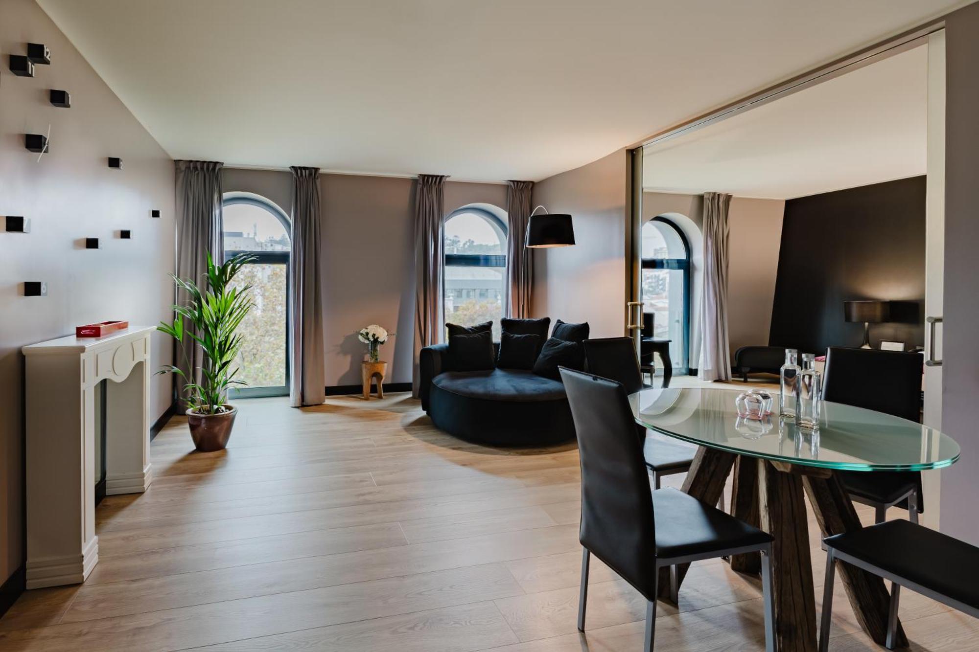 138 Liberdade Hotel Lisboa المظهر الخارجي الصورة The interior of a suite at the hotel