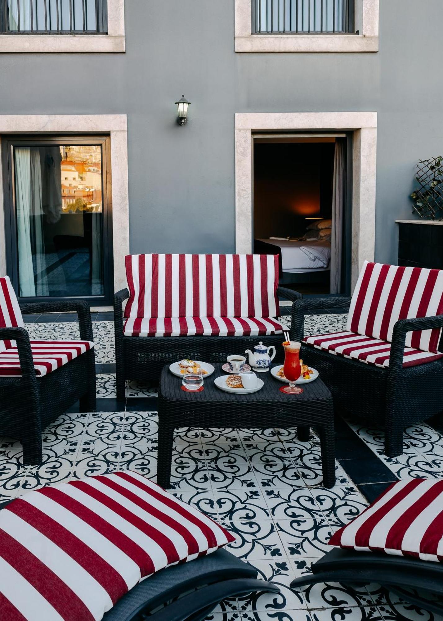 138 Liberdade Hotel Lisboa المظهر الخارجي الصورة A typical patio at the hotel