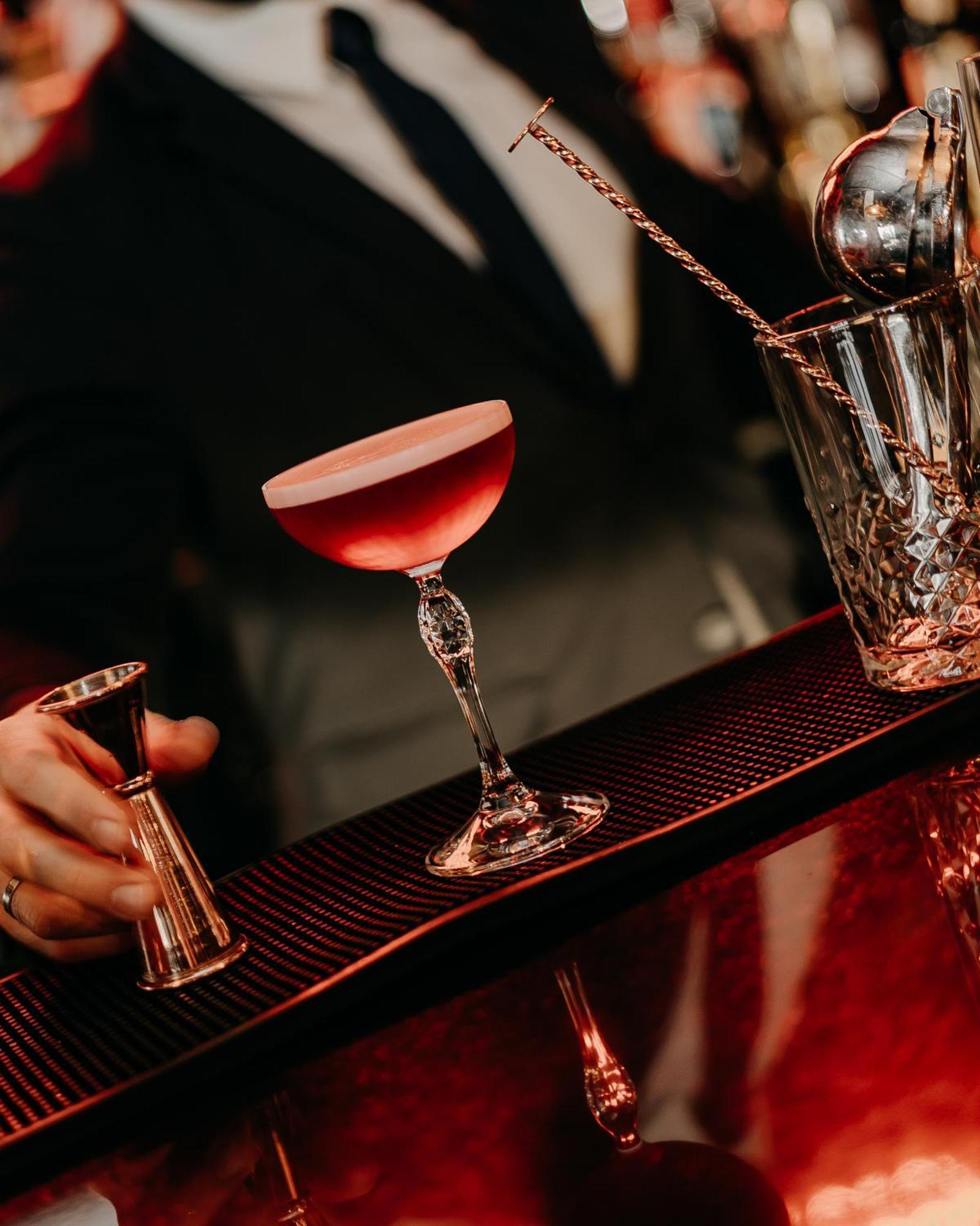 138 Liberdade Hotel Lisboa المظهر الخارجي الصورة A Clover Club cocktail